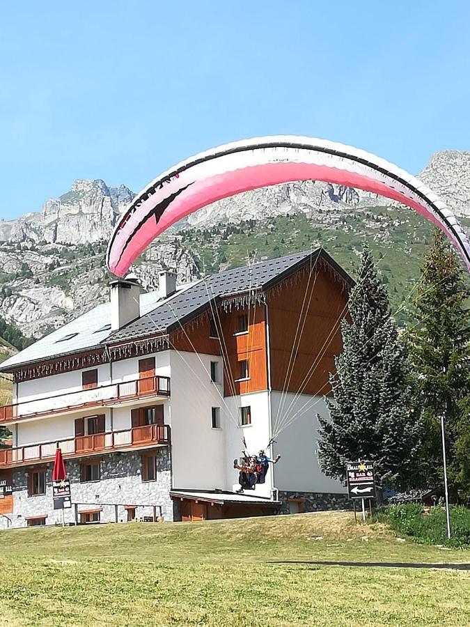 Chalet Beausoleil 4 Etoiles - Prestige - Au Pied Du Col De La Croix De Fer Saint-Sorlin-dʼArves Exteriör bild